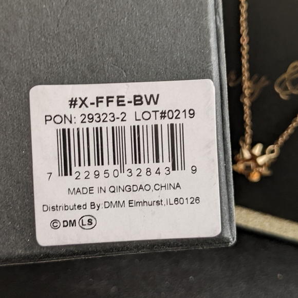 Festive finery gift bow earrings and necklace - Picture 4 of 4